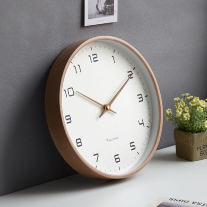 Eenvoudige Scandinavische houten wandklok